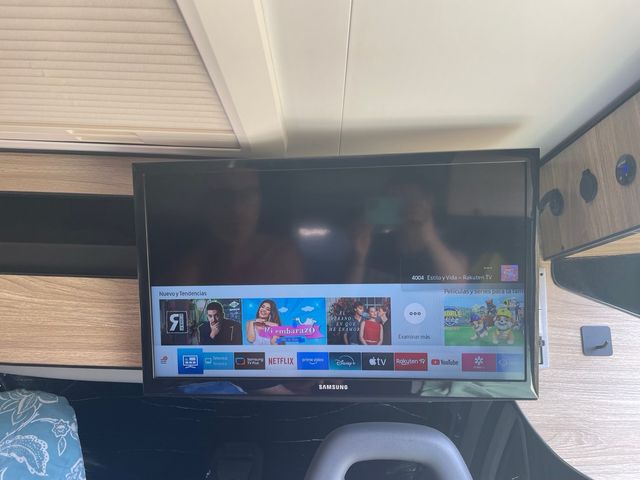 TV Samsung Smart 22" Camper. Soporte de regalo.