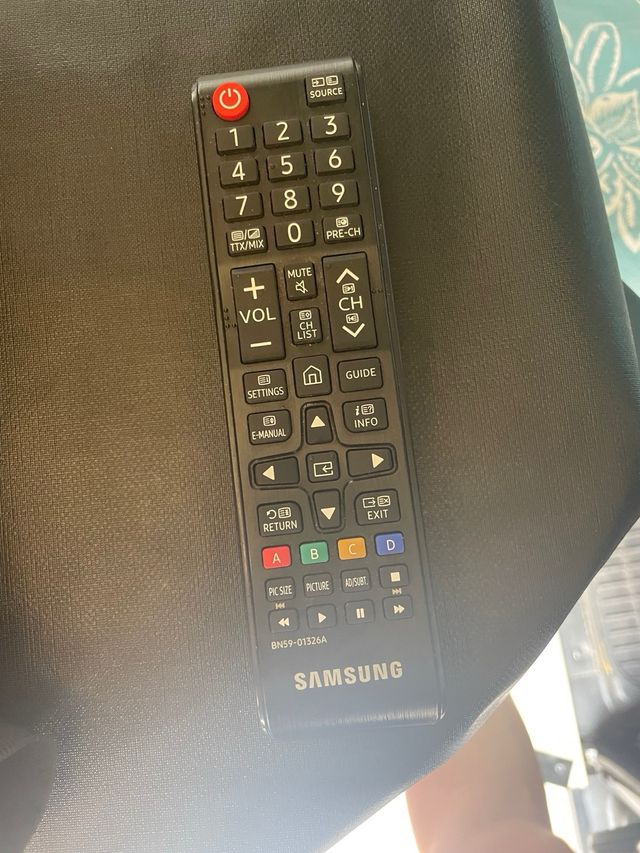 TV Samsung Smart 22" Camper. Soporte de regalo.