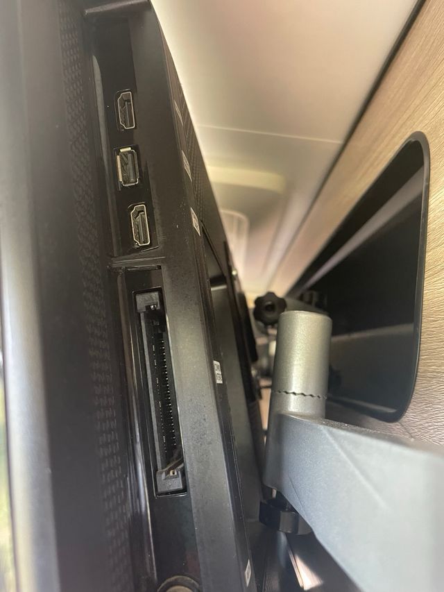 TV Samsung Smart 22" Camper. Soporte de regalo.