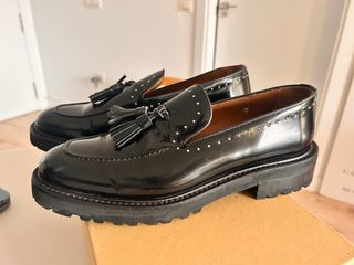 Mocasines negros charol tachuelas mujer