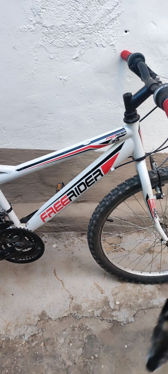 Bicicleta de montaña como nueva, de 24"