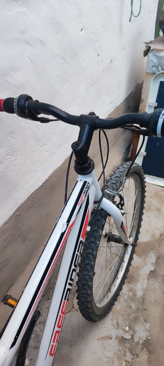 Bicicleta de montaña como nueva, de 24"