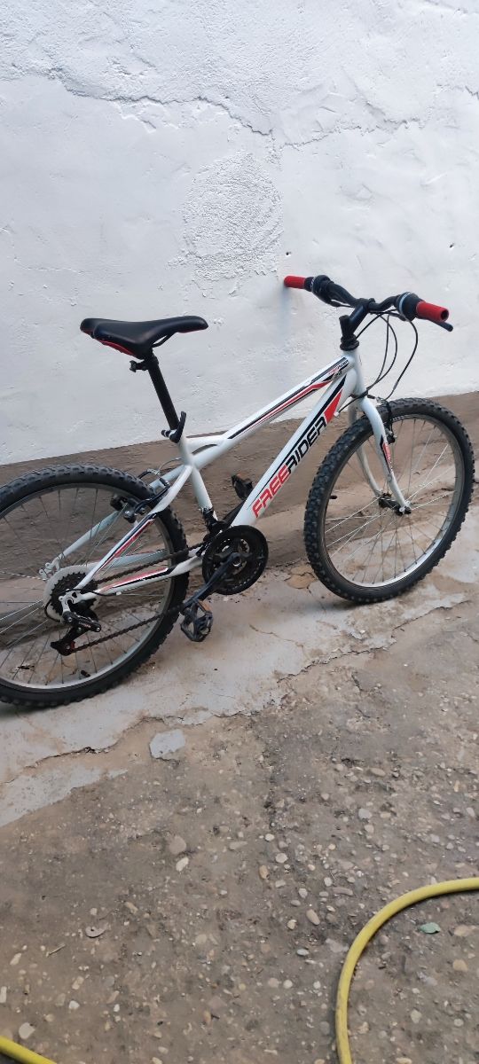 Bicicleta de montaña como nueva, de 24"