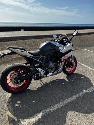 Suzuki GSX-R 8R - Moto Impecable
