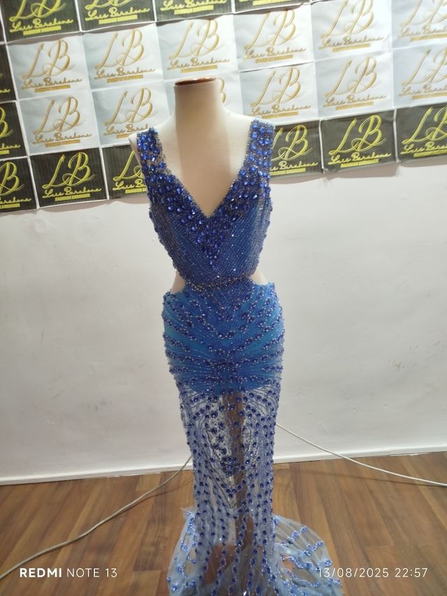Vestido azul pedreria fiesta