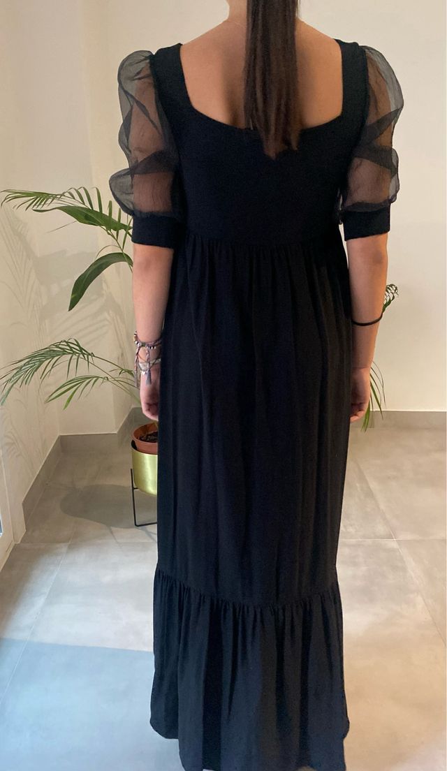Vestido largo negro Zara manga abullonada