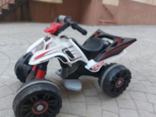 Quad infantil eléctrico 4 veces usado .