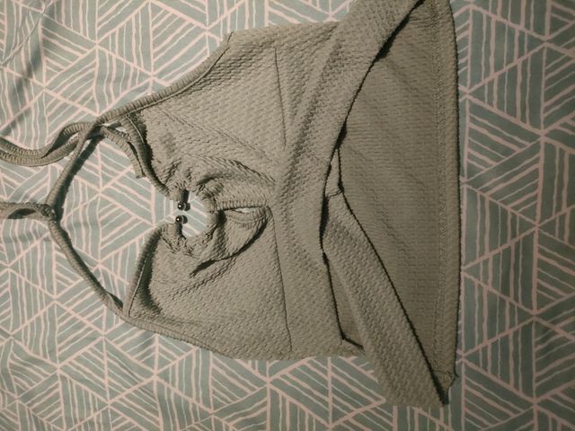 Precioso top corto verde menta