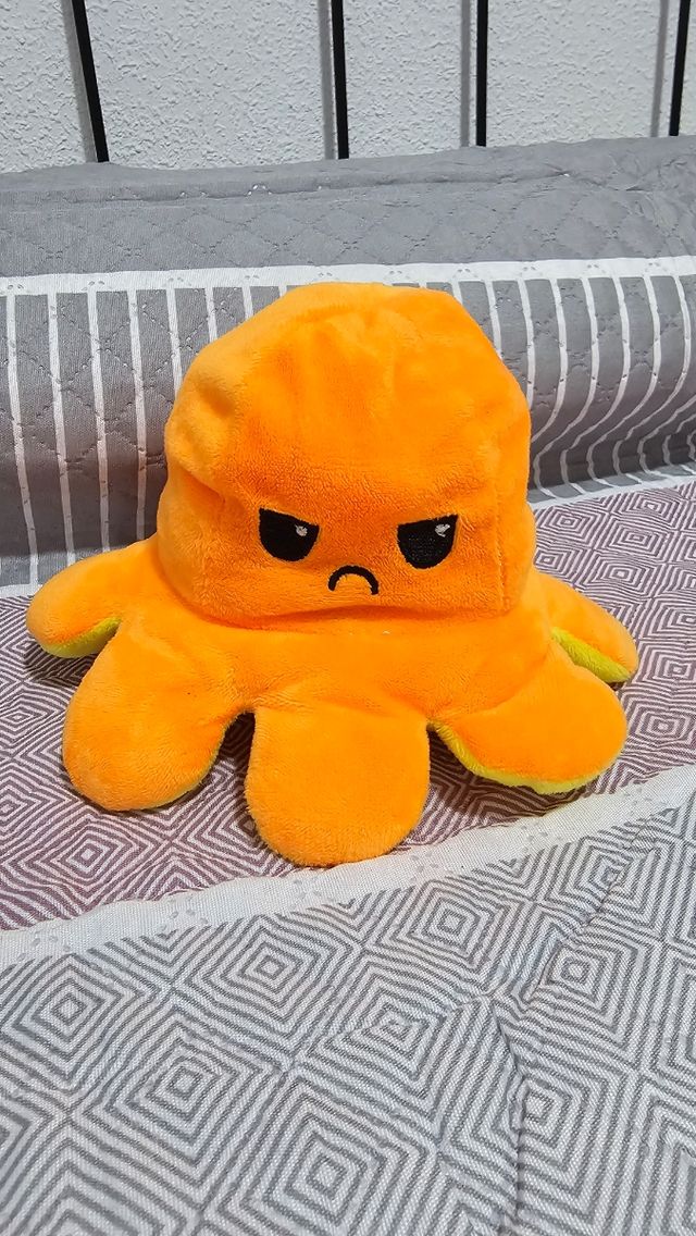 Color Amarillo Pulpo Reversible Amarillo Naranja Peluche Pulpo