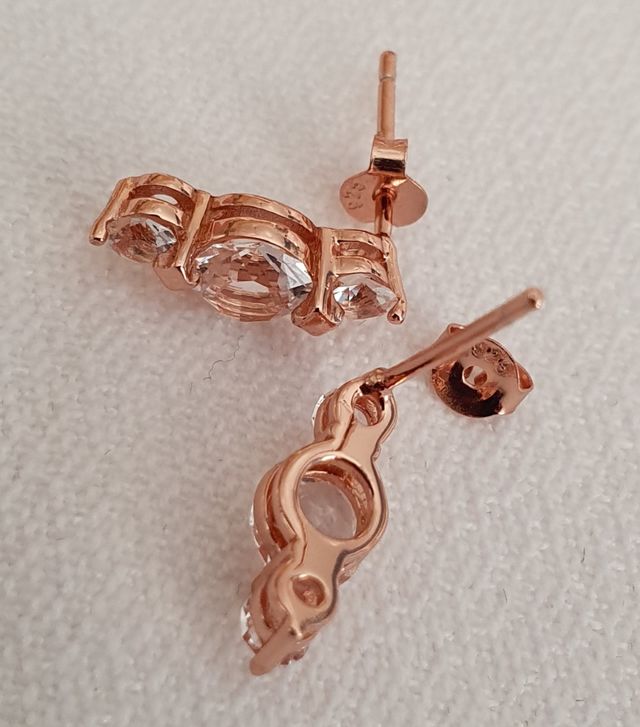 Pendientes ORO y SWAROVSKIS.  REGALO NAVIDAD.