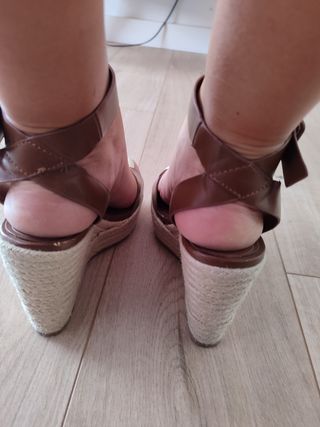 Zapatos cuña marrón