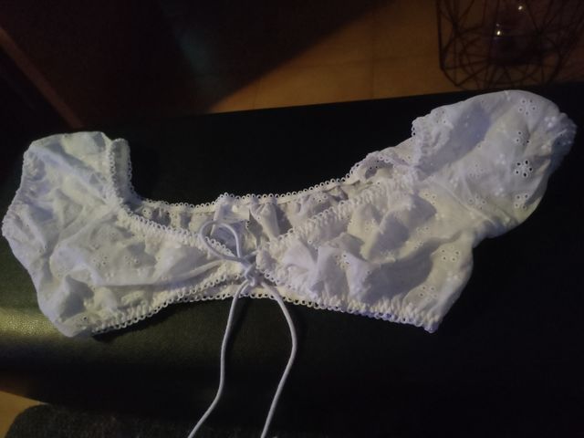 Top blanco hombros caídos