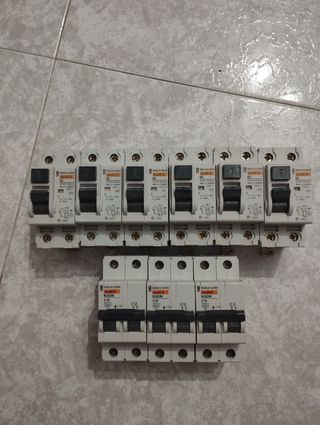 Interruptores automáticos Merlin Gerin