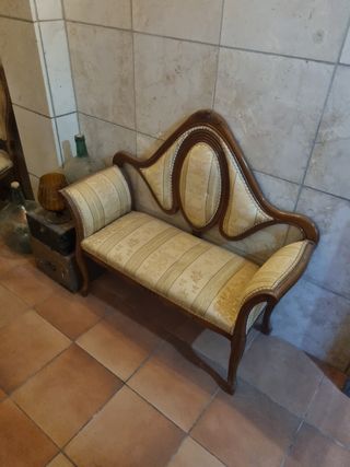 Butacón o Sillón antiguo de madera + 
2 sillas com