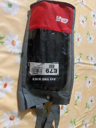 Reposa-espaldas Givi para baúl moto