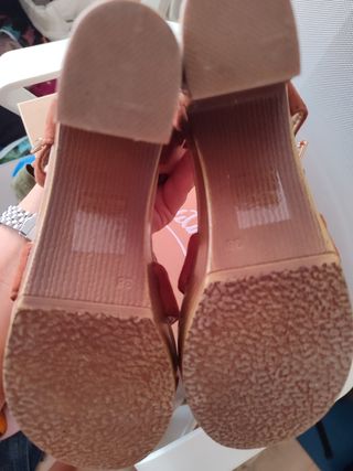 Sandalias tacón marrón