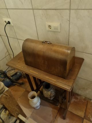 Máquina coser Alfa antigua