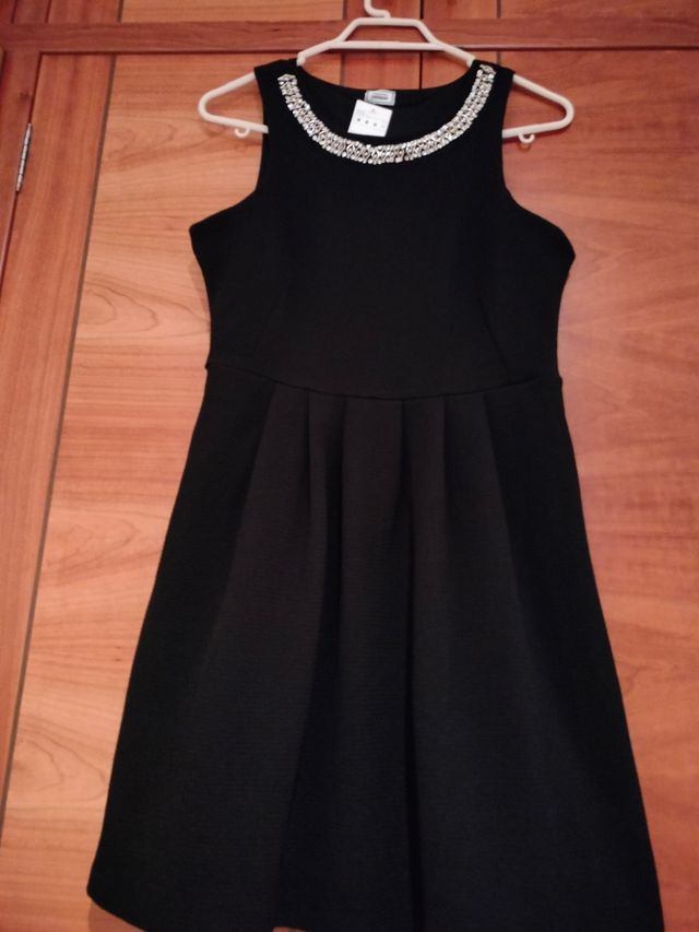 Vestido negro con pedrería