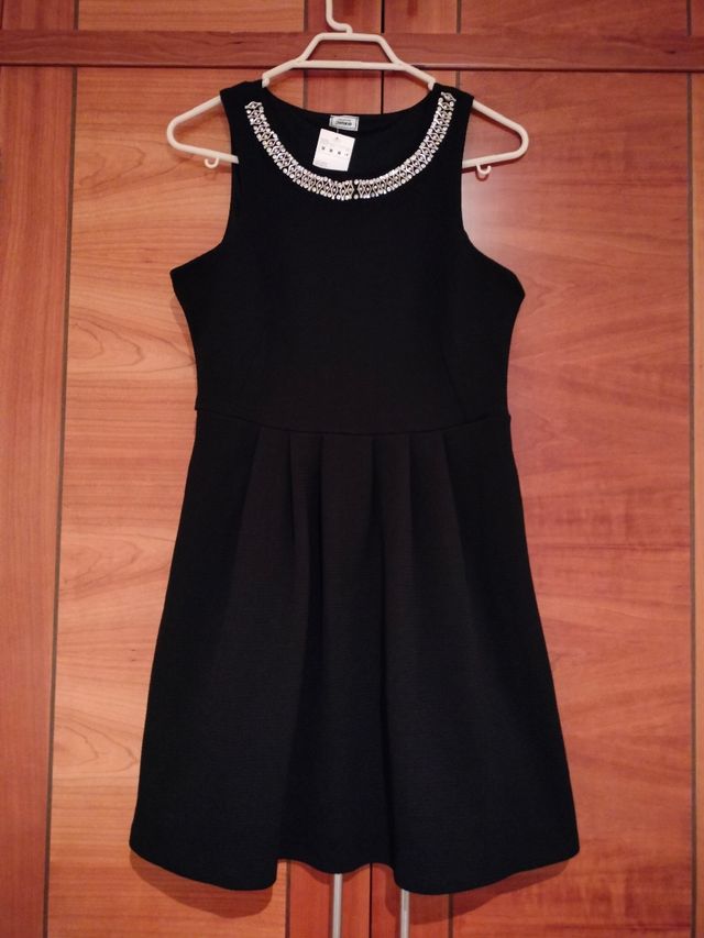 Vestido negro con pedrería