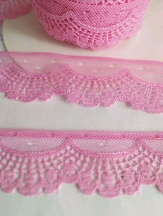 Puntilla de encaje rosa