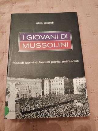 Mussolini e i giovani fascisti