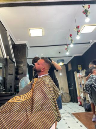 Tu Barbero a domicilio!  WhatsApp 627249526