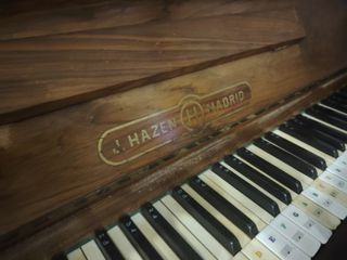 Regalo Piano vertical Hazen Madrid