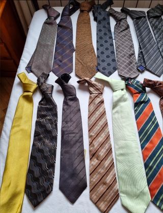 Corbatas - Colores Variados A 1,50 unidad.