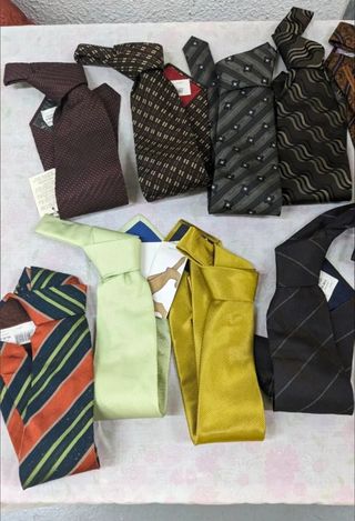 Corbatas - Colores Variados A 1,50 unidad.