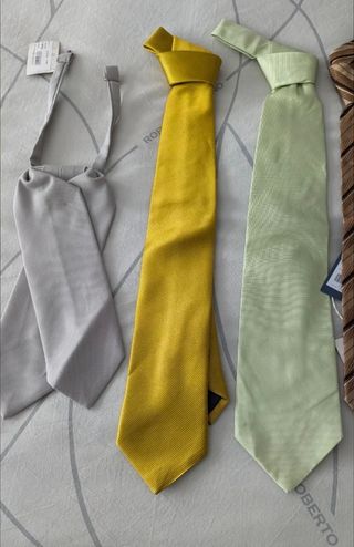 Corbatas - Colores Variados A 1,50 unidad.