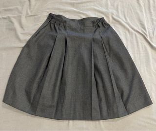 Falda gris