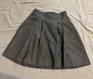 Falda gris