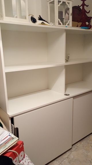 Armario blanco de madera