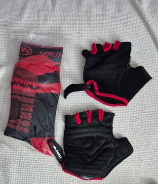 Guantes y cubre-rodillas ciclismo