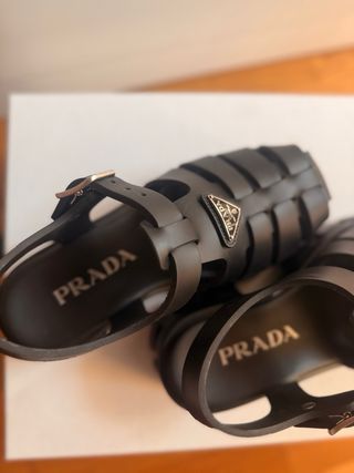 Sandalias Prada negras