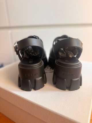 Sandalias Prada negras