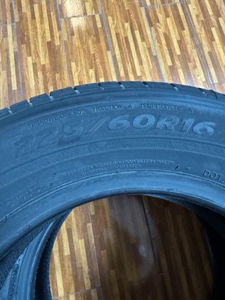 Neumáticos 225/60R16 nuevos