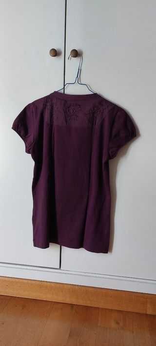Camiseta Massimo Dutti motivos bordados