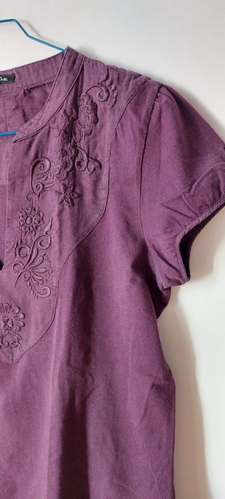 Camiseta Massimo Dutti motivos bordados