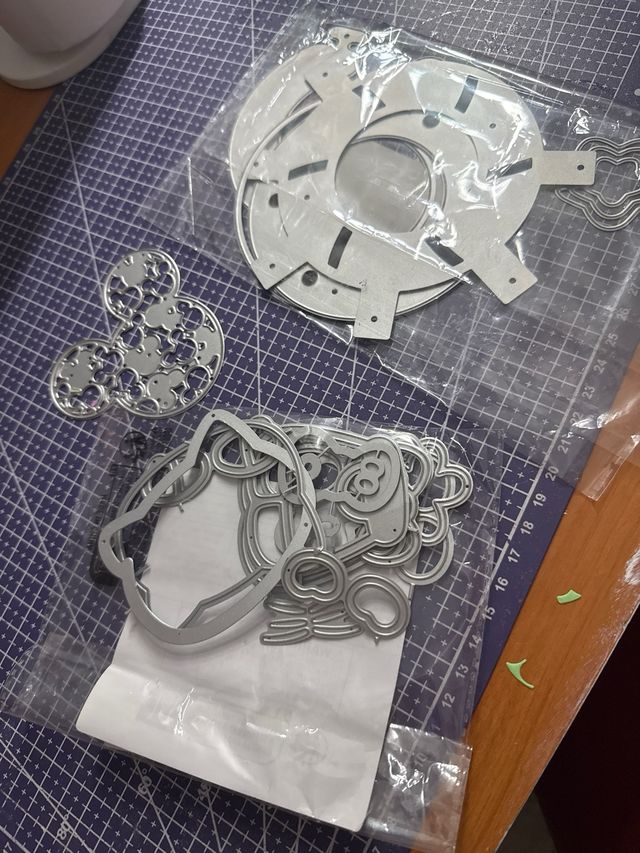 Troqueles Kitty -Mickey- lent de cámara