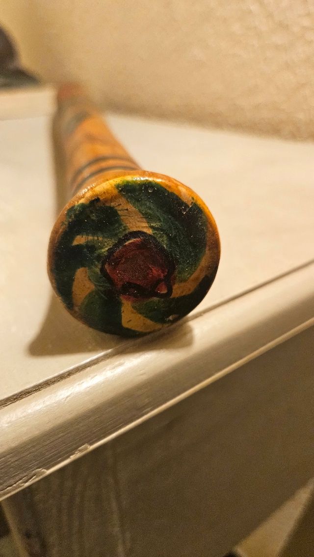 Bate decorativo de madera.
México.