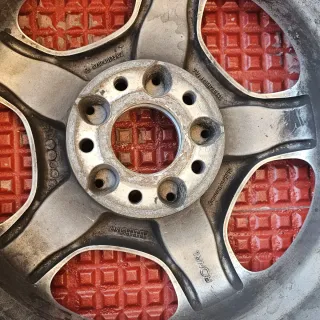 Llantas Mercedes 16" + tapabujes+ 2 neumaticos