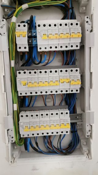 Electricista fontanero reparación de averías 