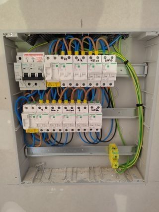 Electricista fontanero reparación de averías 