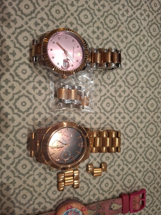 4 Relojes (uno infantil) + 1 correa metalica