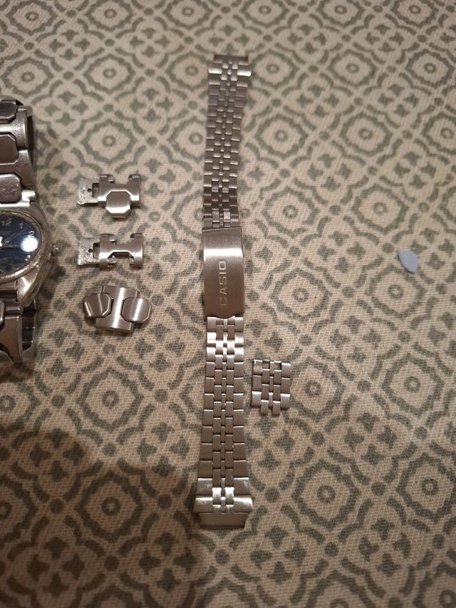 4 Relojes (uno infantil) + 1 correa metalica