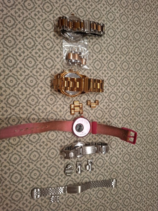 4 Relojes (uno infantil) + 1 correa metalica