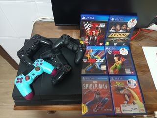 PS4 (PlayStation 4)
