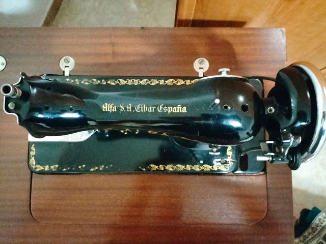 Máquina coser Alfa Antigua
