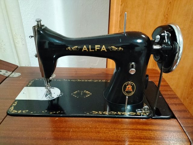 Máquina coser Alfa Antigua